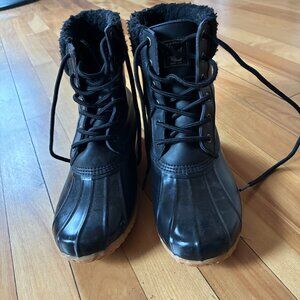 Ladies Bass Boots Size 8